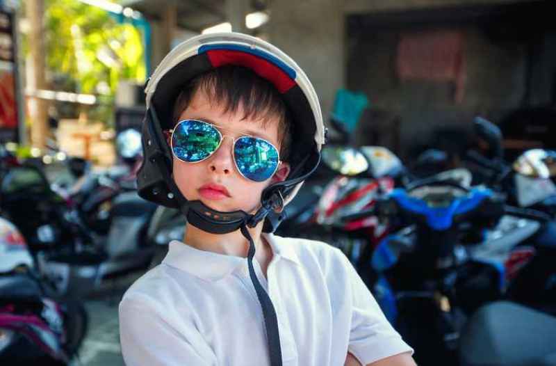 Spoznajte ključne varnostne lastnosti otroških čelad za motor